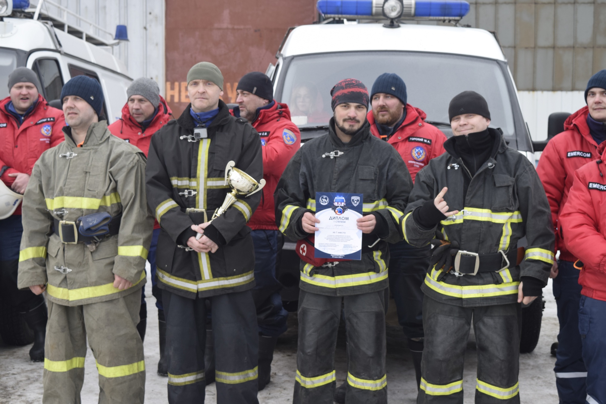 В Мурманске прошли соревнования спасателей по ликвидации последствий ДТП. -  Новости - Главное управление МЧС России по Мурманской области